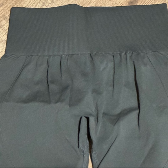 Halara High-Waisted Seamless Leggings Tummy Control Butt Lifting Gray Large - Picture 3 of 6